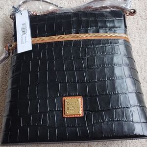 Dooney Bourke Oakdale. Black croco Leather crossbody bag.